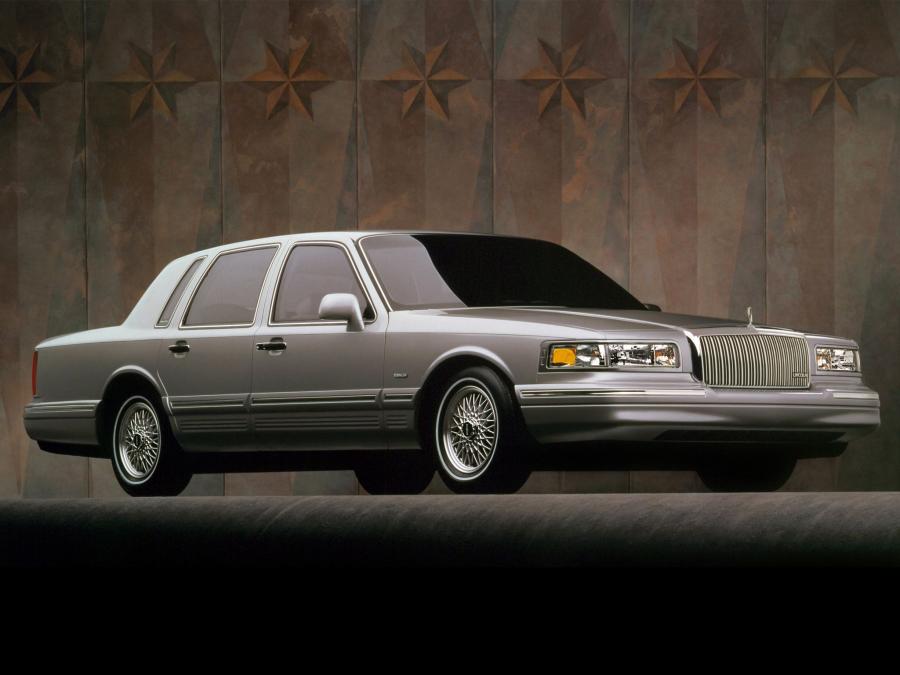  Lincoln Town Car 1994 года  (фото 12 из 16)